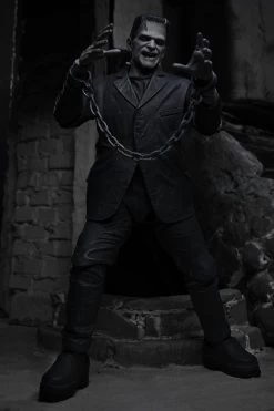 NECA Frankensteins Monster - Ultimate Monster Actionfigur (schwarz/weiß) 27 NECA Frankensteins Monster - Ultimate Monster Actionfigur (schwarz/weiß) -FUNKO Store 0480511