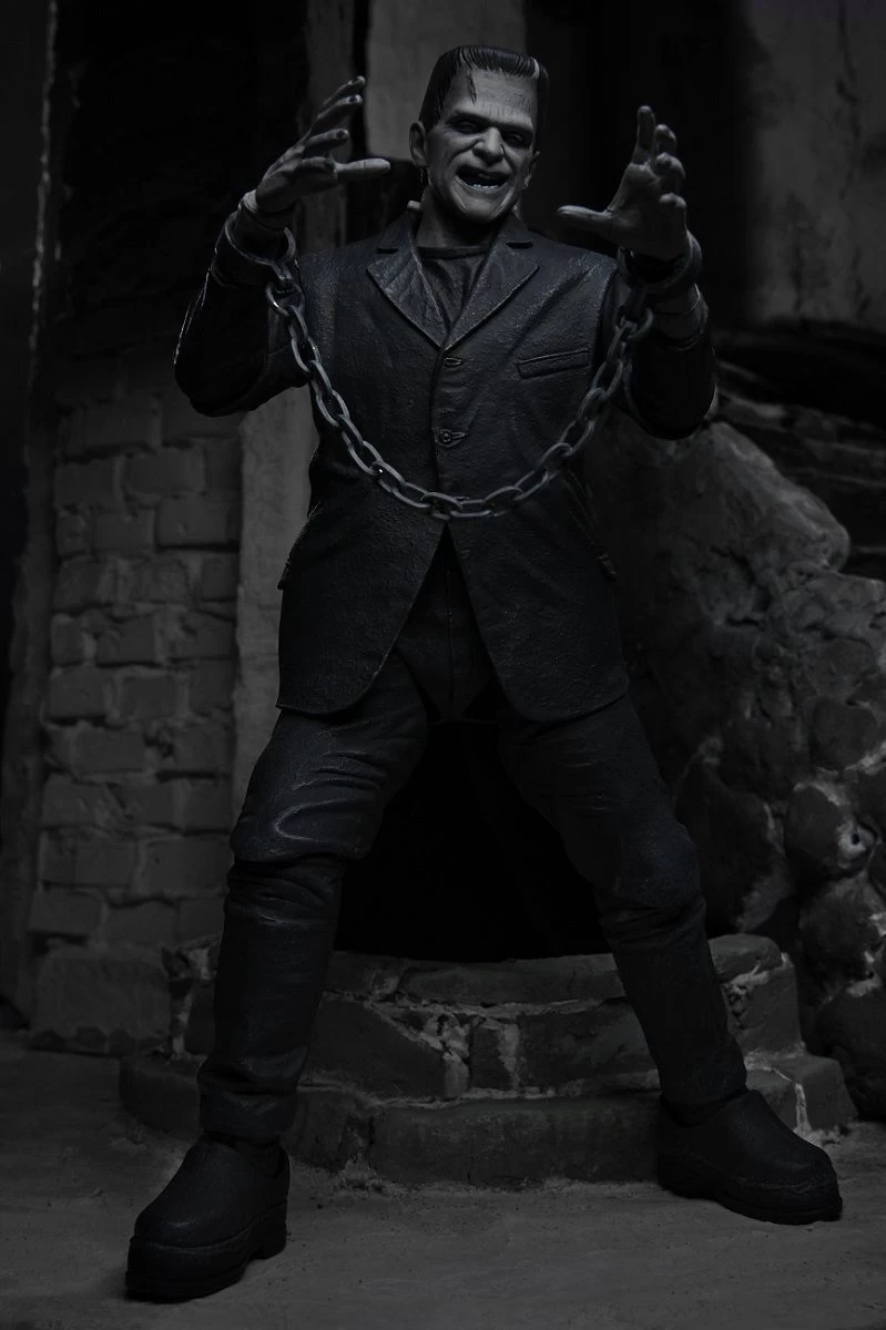 NECA Frankensteins Monster - Ultimate Monster Actionfigur (schwarz/weiß) 12 NECA Frankensteins Monster - Ultimate Monster Actionfigur (schwarz/weiß) – Bild 12