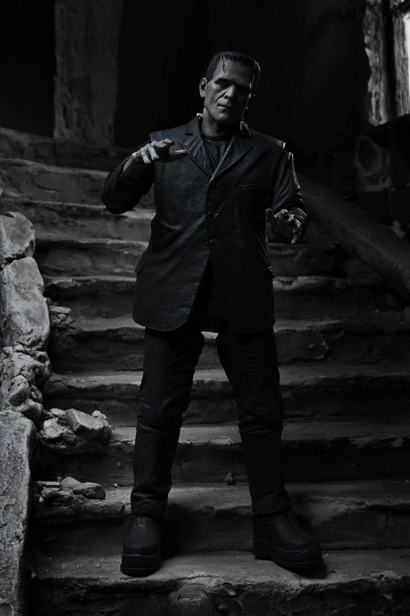 NECA Frankensteins Monster - Ultimate Monster Actionfigur (schwarz/weiß) 3 NECA Frankensteins Monster - Ultimate Monster Actionfigur (schwarz/weiß) – Bild 3