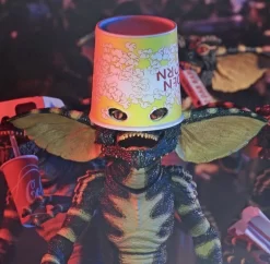NECA Gremlins - Ultimate Gamer Gremlin Actionfigur -FUNKO Store bf2466a16bfed470fbe444fa9a6ab8037a7abd6f426b7b0ec06a8a928ee45481