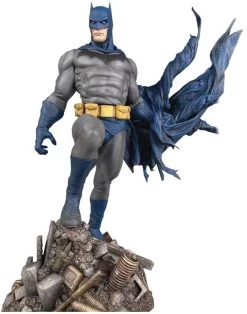 Diamond Select DC Gallery - Batman Defiant Figur