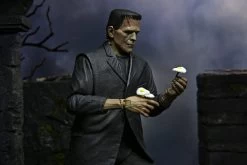 NECA Universal Monster Figur- Ultimate Frankensteins Monster (Color) -FUNKO Store frank17 scaled 1