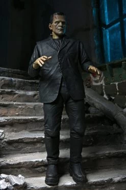 NECA Universal Monster Figur- Ultimate Frankensteins Monster (Color) -FUNKO Store frank2 scaled 1