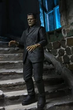 NECA Universal Monster Figur- Ultimate Frankensteins Monster (Color) -FUNKO Store frank3 scaled 1