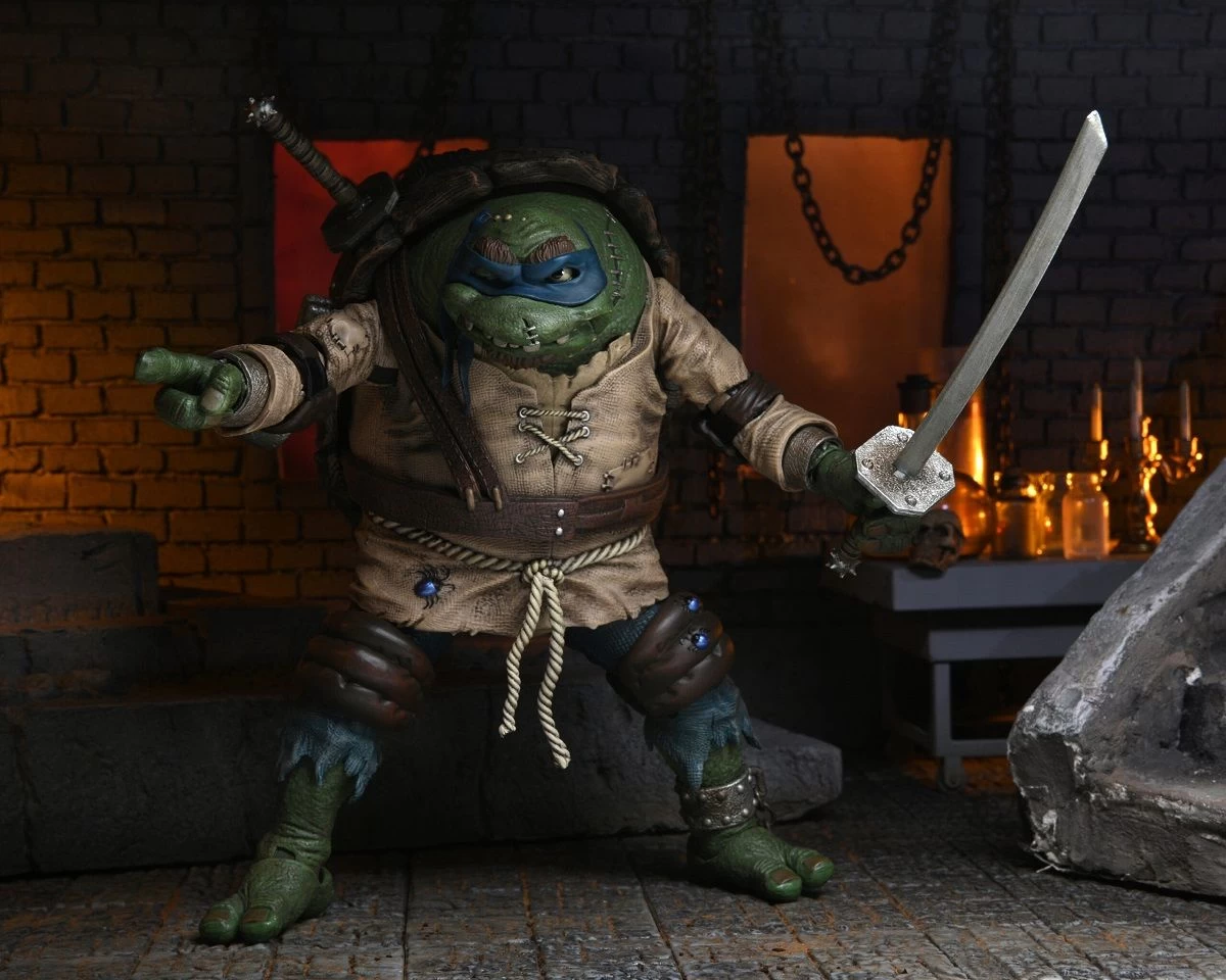 NECA Universal Monsters X TMNT - Ultimate Leonardo Als The Hunchback Figur 2 NECA Universal Monsters X TMNT - Ultimate Leonardo Als The Hunchback Figur – Bild 2
