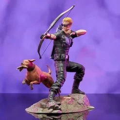 Diamond Select Marvel Gallery - Hawkeye Mit Lucky Dem Pizza-Dog - Statue -FUNKO Store marvel hawkeye gallery 05 60604.1628723307