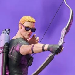Diamond Select Marvel Gallery - Hawkeye Mit Lucky Dem Pizza-Dog - Statue -FUNKO Store marvel hawkeye gallery 06 62225.1628723307