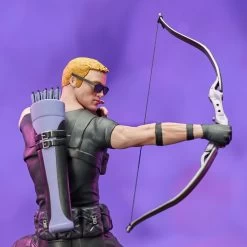 Diamond Select Marvel Gallery - Hawkeye Mit Lucky Dem Pizza-Dog - Statue -FUNKO Store marvel hawkeye gallery 10 28662.1628723307